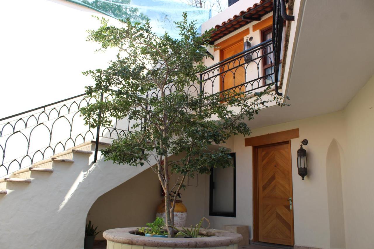 Hotel Lindo Ajijic Bed & Breakfast Exterior photo